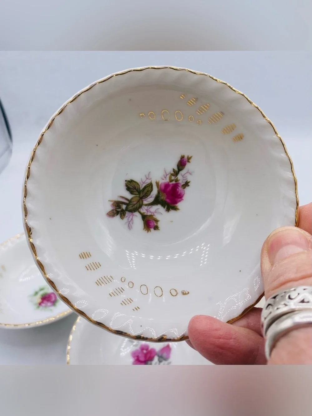 Vintage Homer Laughlin “Calirose” Pattern Gold Rim Small Dessert Bowls  (Set 4)